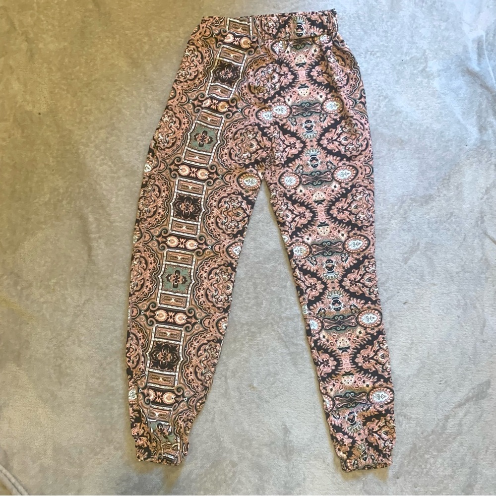 Ambiance Apparel Paisley Mosiac Print Pink,Blk,White Style Jogger/Capri Size S